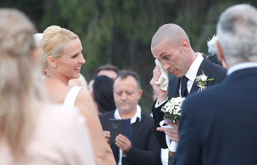 Δάκρυα συγκίνησης του Τσιρίλο στον γάμο του με την Έλενα (pics)