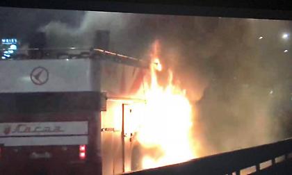 Παίκτης του Ερυθρού Αστέρα έβαλε φωτιά στο πούλμαν της φιέστας! (video/pics)