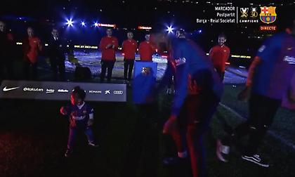 Ο χορός της κορούλας του Σεμέδο με τον Μίνα έκλεψε την παράσταση (video)