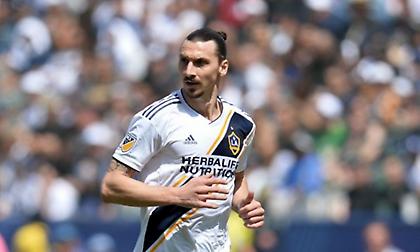 Ο Ιμπραϊμοβιτς χαστούκισε αντίπαλο και έκανε... θέατρο! (video)