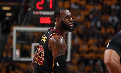 Ιστορική πρωτιά για Λεμπρόν (video)