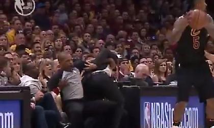 «Τράκαρε» με διαιτητή ο προπονητής των Σέλτικς (video)