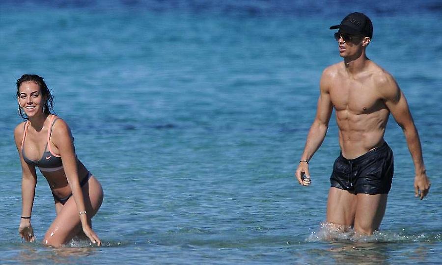 «Απόδραση» Κριστιάνο με την αποκαλυπτική Τζορτζίνα στην Ίμπιζα (pics)