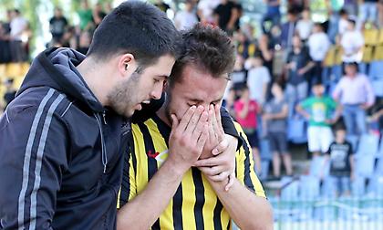 Το κλάμα των ποδοσφαιριστών της Αναγέννησης μετά τον υποβιβασμό (pics)