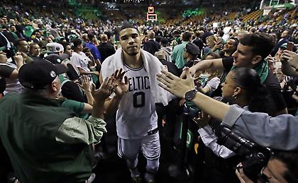 Μια ανάσα από το ρεκόρ του Τζαμπάρ ο Τέιτουμ