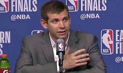 Στίβενς: «Αυτό που κάνει ο Λεμπρόν είναι αστείο»