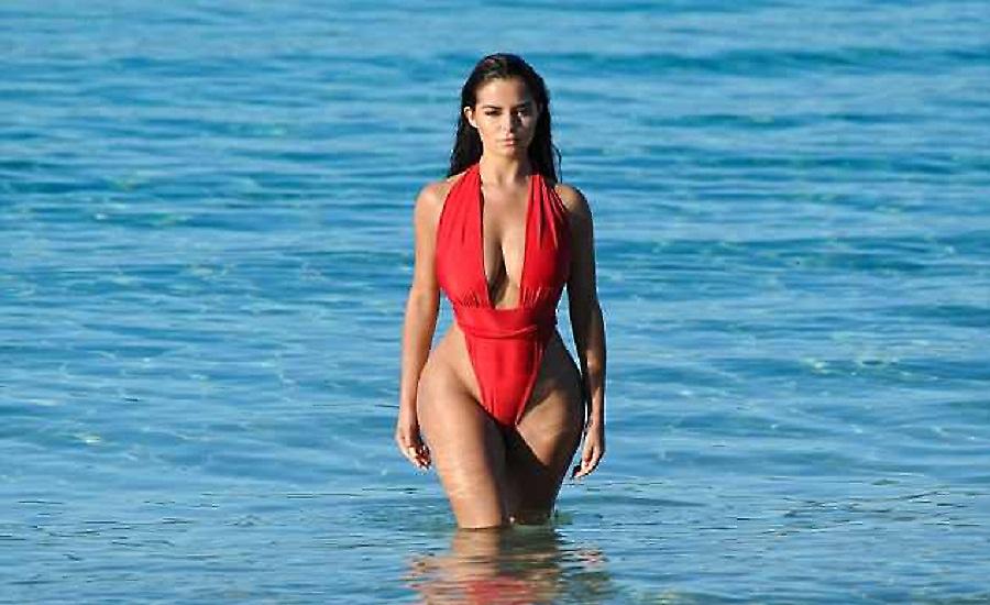 Η Ντέμι Ρόουζ σε «καυτή» φωτογράφιση στην Ίμπιζα (pics)