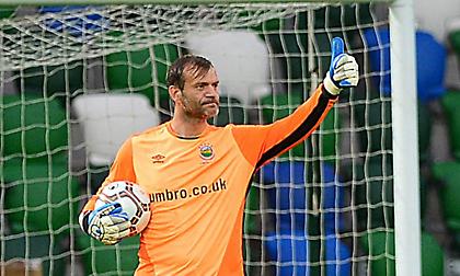 Συνεχίζει… ακάθεκτος ο 40άρης Κάρολ!