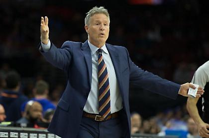 Ανανέωσε με Σίξερς ο Μπράουν