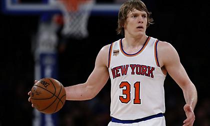 Έμεινε στους Νικς ο Μπέικερ