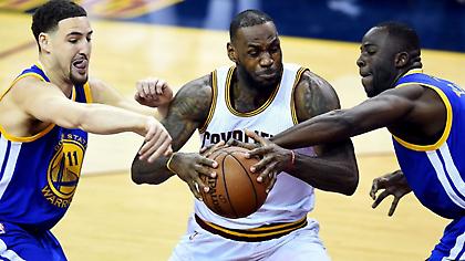 Ο Λεμπρόν εναντίον όλων (σκίτσο)