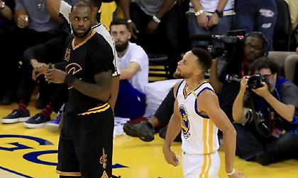 «Μάχη» Λεμπρόν-Κάρι στο Top 5 του πρώτου τελικού (video)