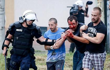 Άγριο ξύλο οπαδών Ερυθρού Αστέρα και Παρτιζάν σε αγώνα Νέων (video)