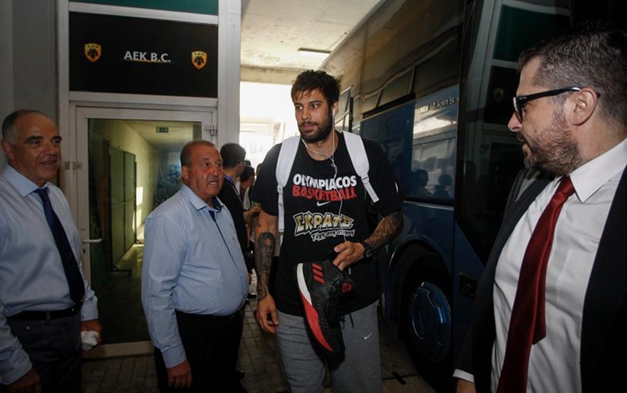 Έφτασε στο ΟΑΚΑ η αποστολή του Ολυμπιακού (pics/video)