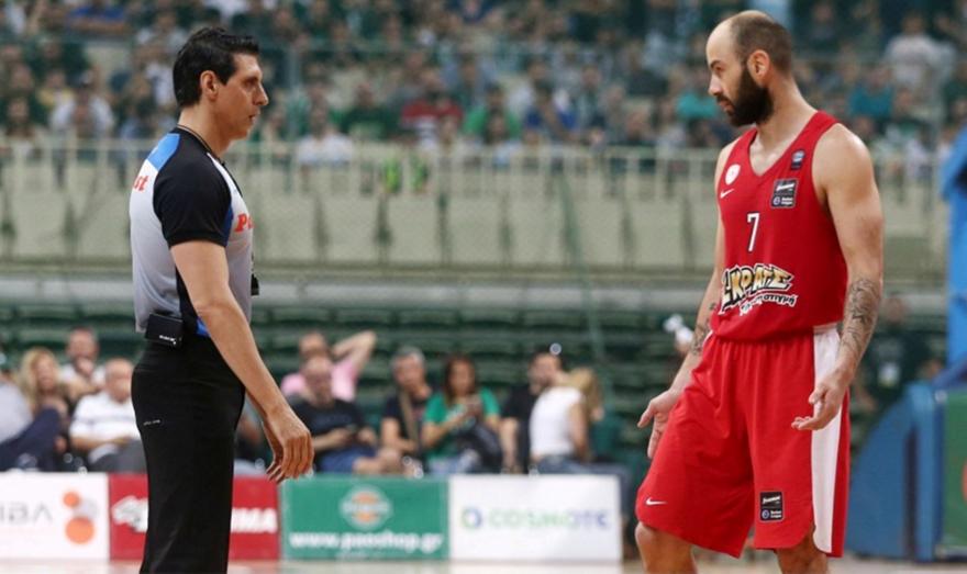 Διαμαρτυρία του Ολυμπιακού για τη διαιτησία στο ημίχρονο του ντέρμπι