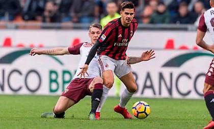 Γλυκοκοιτάζει τον Αντρέ Σίλβα η Χάντερσφιλντ