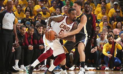 «Γλέντι» των φίλων των Γουόριορς στον Σμιθ με ιαχές «MVP» (video)