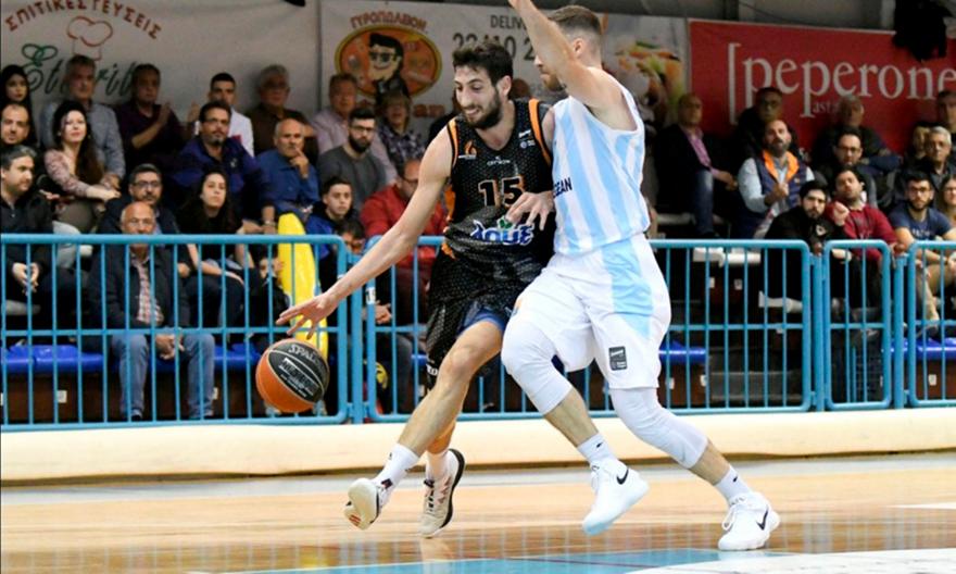 Υγρό στο γόνατο ο Σαλούστρος