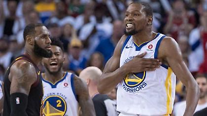 Υπόκλιση Λεμπρόν σε Ντουράντ: «Είναι δολοφόνος»