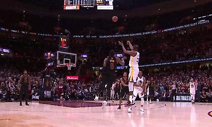 Η τριποντάρα του Ντουράντ και το φοβερό κάρφωμα του Λεμπρόν στο Top 5 (video)