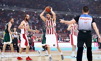 Η αμφισβητούμενη φάση στο τέλος με το σκορ στο 66-69 (video)