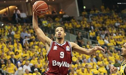 Σάρωσε την Αλμπα και ισοφάρισε η Μπάγερν