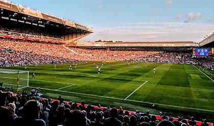 «Σείστηκε» το Έλαντ Ρόουντ στον εθνικό ύμνο της Αγγλίας! (vid)