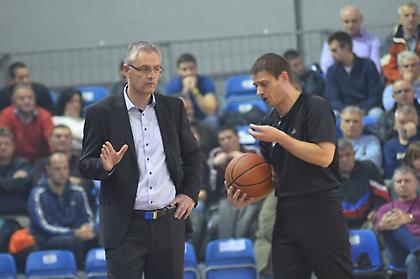 Ο Βέλιτς στον πάγκο της Τσιμπόνα