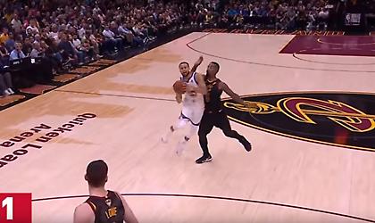 Το... ακροβατικό τρίποντο του Κάρι στο Top 5 (video)