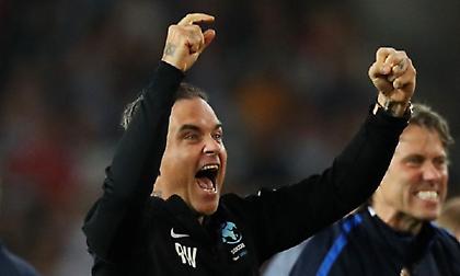 Ρόμπι Γουίλιαμς και Ρονάλντο στην τελετή έναρξης του Παγκοσμίου Κυπέλλου