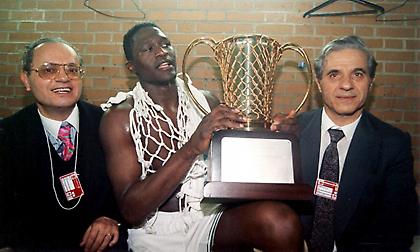 FIBA: «Η Ελλάδα θρηνεί την απώλεια του γίγαντα του μπάσκετ Παύλου Γιαννακόπουλου»