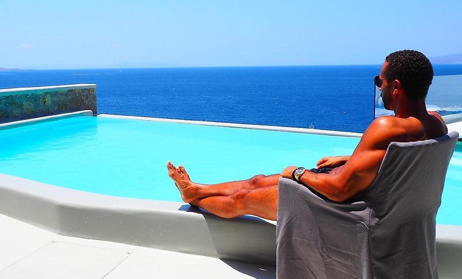 Στη Μύκονο ο Ρίο Φέρντιναντ (pics)