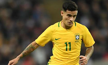 Έλουσαν με αυγά και αλεύρι τον Κουτίνιο! (pics)