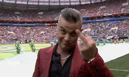 Έδειξε το… μεσαίο δάχτυλο στην τελετή έναρξης ο Ρόμπι Ουίλιαμς! (video)