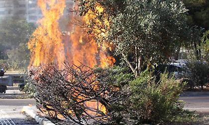 Σοβαρά επεισόδια στο ΣΕΦ - Φωτιές έξω από το γήπεδο! (pics)
