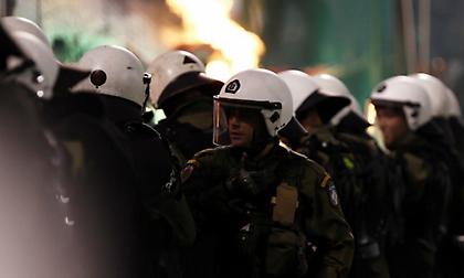 Τρεις αστυνομικοί στο νοσοκομείο από τα επεισόδια στο ΣΕΦ