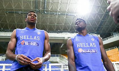 Οι Antetokounbros επιστρέφουν και προσφέρουν στην Κιβωτό του Κόσμου