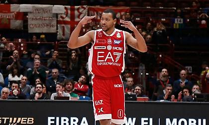 Δεν  ανανεώνουν Γκάουντλοκ στην Αρμάνι