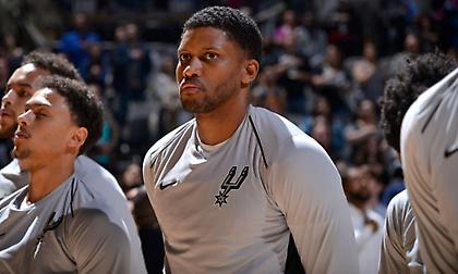 Ελεύθερος από τους Σπερς ο Γκέι