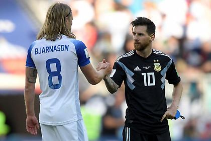 Ο τυχερός Ισλανδός που πήρε τη φανέλα του Μέσι (pic)