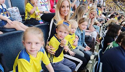 Στο πλευρό του Μπεργκ η Ζοζεφίν και ο γιος του (pic)