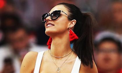 Το καυτό μπούστο που… προέβλεψε το σκορ στο Πολωνία-Σενεγάλη (pic)