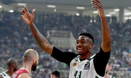 Θανάσης Αντετοκούνμπο: «Για τον πατέρα μου, τώρα να πάρει και ο Γιάννης κούπα»!