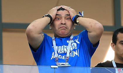 Έτρωγε τα… νύχια του ο Μαραντόνα μετά το προβάδισμα της Κροατίας! (video)