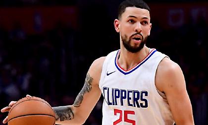 Μένει στους Κλίπερς και ο Όστιν Ρίβερς