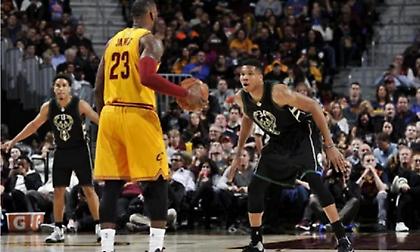 Γιάννης: «Θέλω ό,τι και ο Λεμπρόν… Nα κρατήσω τον κόσμο στα χέρια μου» (videos)