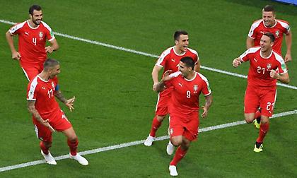 Η κεφαλιά… νταηλίκι του Μίτροβιτς που έβαλε μπροστά τη Σερβία! (video)