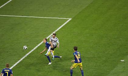 Φιλί ζωής στη Γερμανία από τον Ρόις! (video)