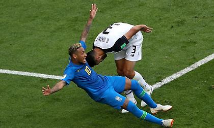 Μπαρ στη Βραζιλία θα κερνάει σφηνάκια κάθε φορά που θα… πέφτει ο Νεϊμάρ! (pic)