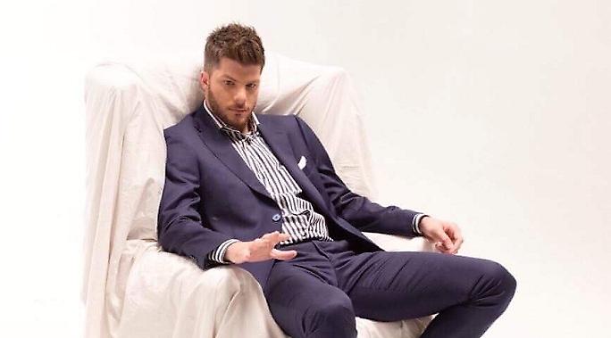 Υποκρίνεσαι: Ο Λούκας Γιώρκας unplugged στο τραγούδι που προκάλεσε αντιδράσεις γύρω από την ζωή του